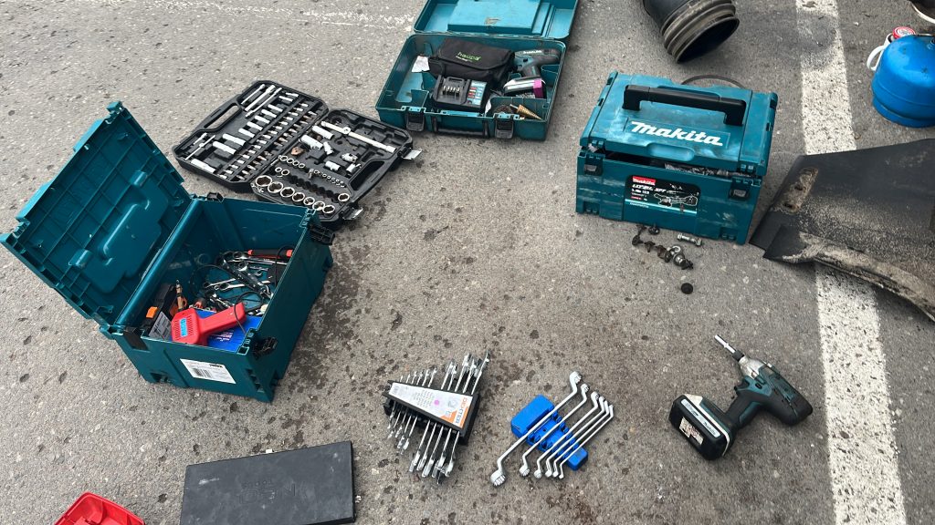 Mobilny Mechanik Warszawa Nr.1 Firma mobilnej naprawy samochodów w Warszawie i okolicach. Zapraszamy do bezpośredniego kontaktu z naszym mechanikiem. Nasza firma oferuje opcje Elektryka i Mechanika z Dojazdem w Warszawie! Posiadamy 10 mobilnych mechaników w Warszawie + Sieć Warsztatów Samochodowych Mobilny Elektryk +48 570 933 114  Zajęte dzwoń dalej! ⬇️ Mobilny Mechanik +48 512 149 689 Nasza firma była widziana między innymi w: Elektryk z Dojazdem do klienta - Warsztat Mobilny i Elektryk, Elektronik - Mechanik z Dojazdem Warszawa - Mobilny Serwis Samochodowy. Naprawialiśmy Samochody, Quady, Busy i Sprzęt między innymi dla: Legia Warszawa MON Poczta Polska, FedEx, DHL [trustindex no-registration=google] Mobilny Mechanik - Elektryk i Serwis z Dojazdem, Warsztat mobilnego serwisu samochodowego w Warszawie +30km / otwarte 7dni w tyg!